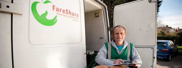 Fareshare volunteer redistributing food